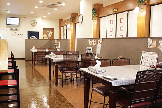 中国東北の厳選美味　華龍飯店　店内